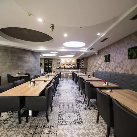 U Kostela Otel